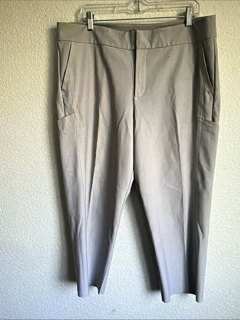 Athleta Women's Light Gray Cropped Dress Pants